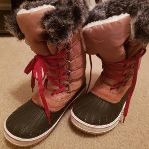 Wild Diva lounge snow boots size 9